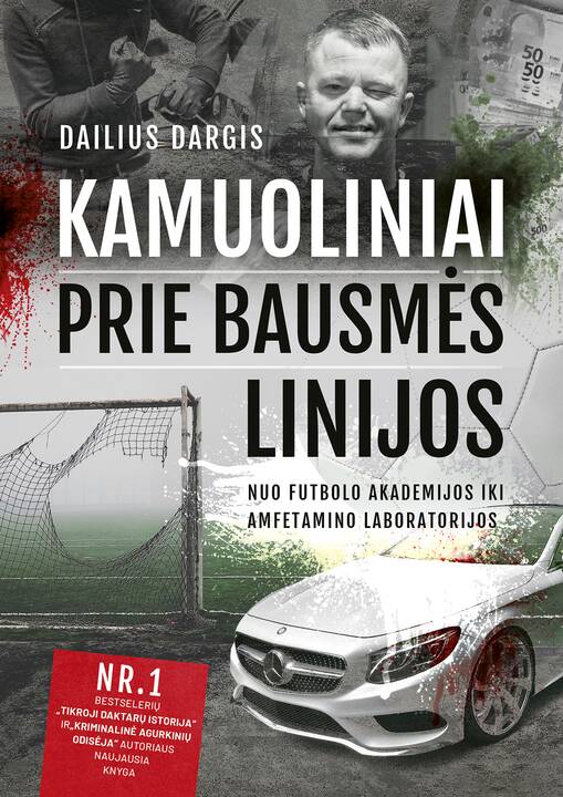 Dailius Dargis (centre)
