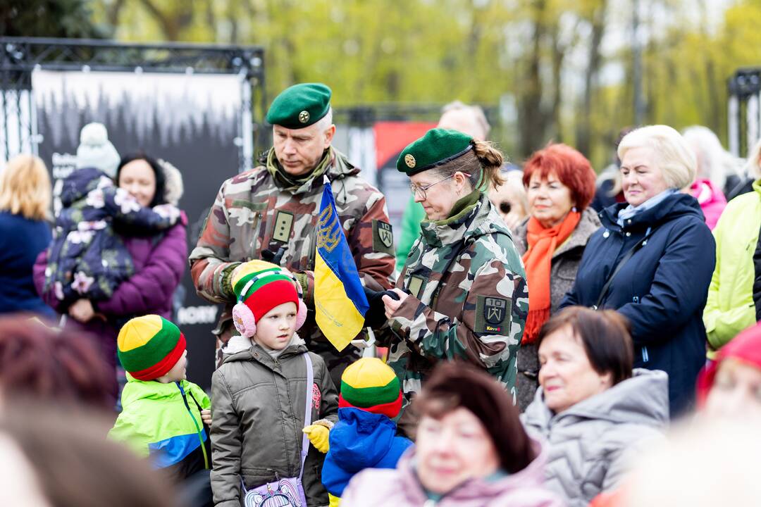 Saulėgrąžų sodinimas Tuskulėnų memoriale