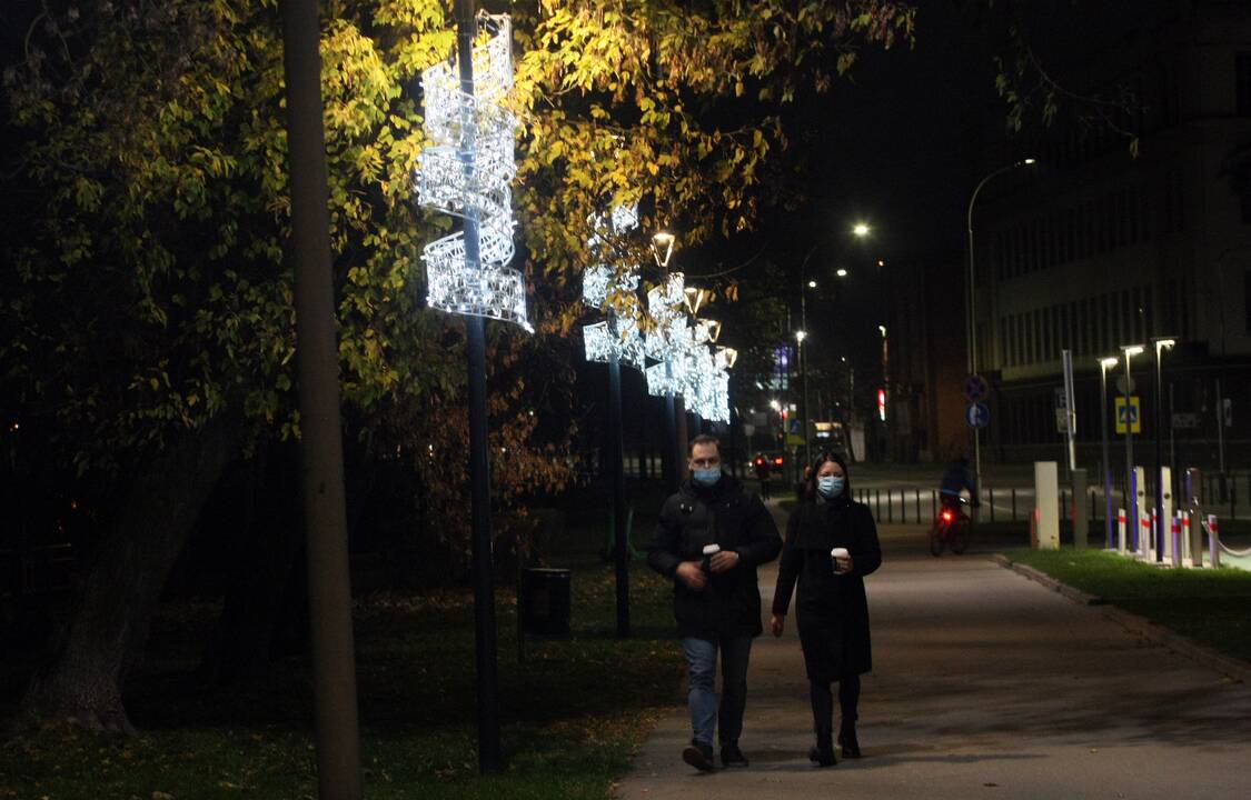 Kalėdinės dekoracijos jau apraizgė Kauną