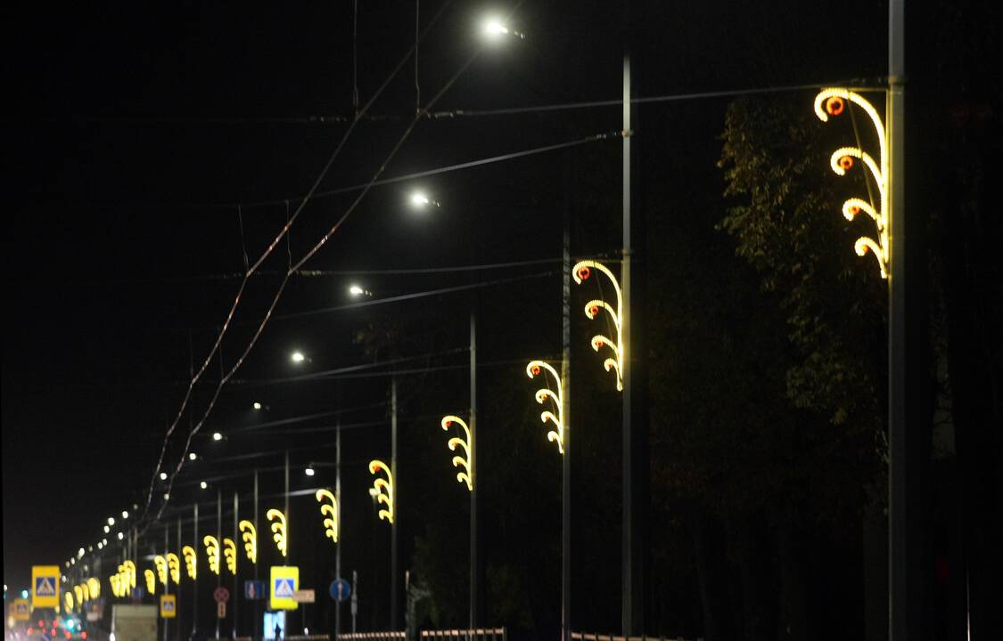 Kalėdinės dekoracijos jau apraizgė Kauną