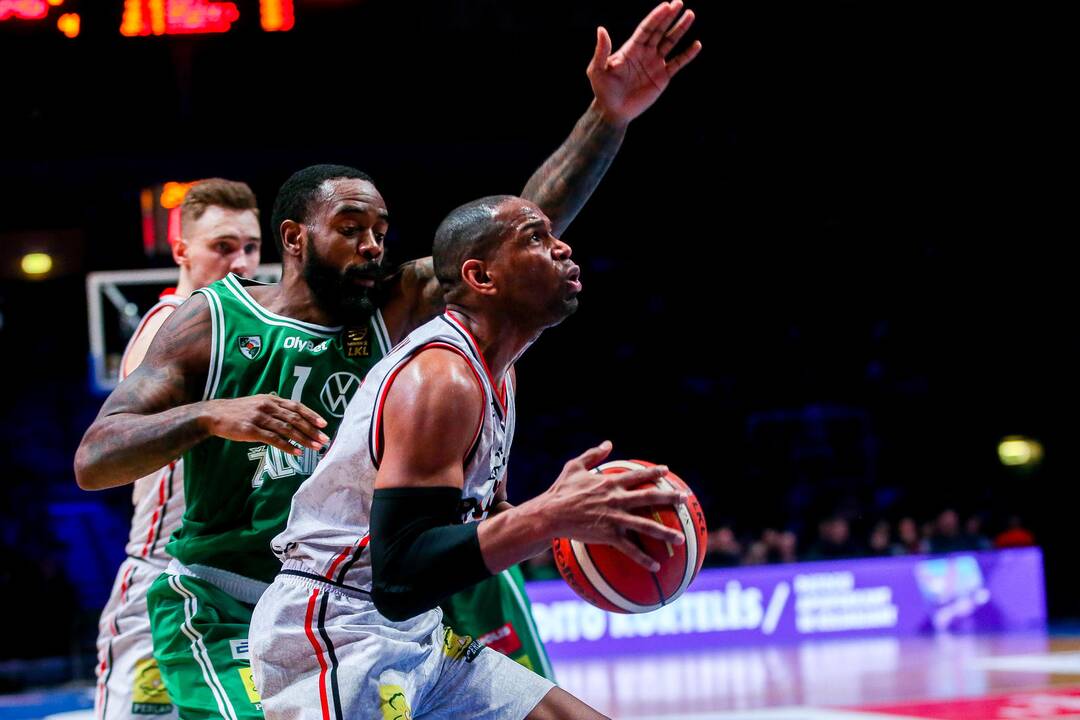Vilniaus "Ryto" krepšininkams nepavyko apginti Karaliaus Mindaugo taurės, o "Kibirkšties-MRU" ekipa antrus metus iš eilės suklupo Karalienės taurės turnyro finale.