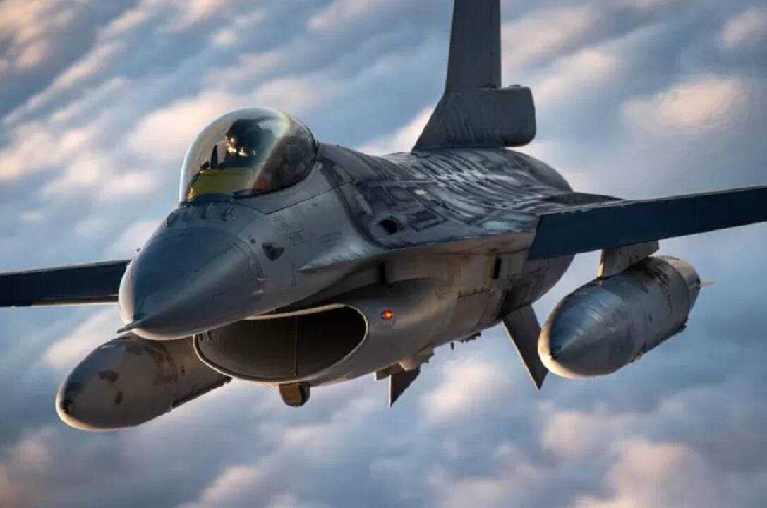 NATO naikintuvai per savaitę aštuonis kartus kilo atpažinti ir lydėti Rusijos orlaivių