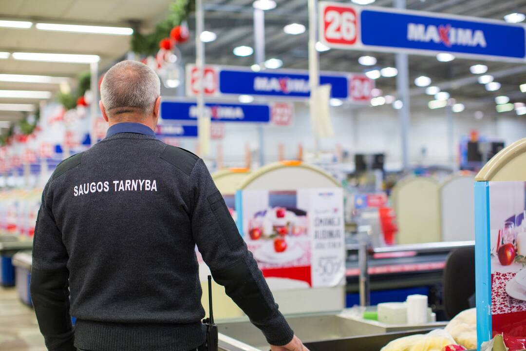 Panevėžio „Maximoje“ – pranešimas apie sprogmenį, evakuoti žmonės