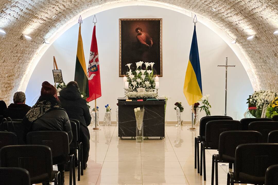 Lietuva atsisveikino su Ukrainoje žuvusiu kariu T. Tumu