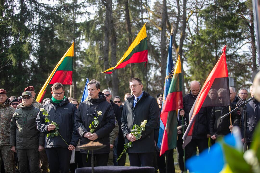 Lietuva atsisveikino su Ukrainoje žuvusiu kariu T. Tumu
