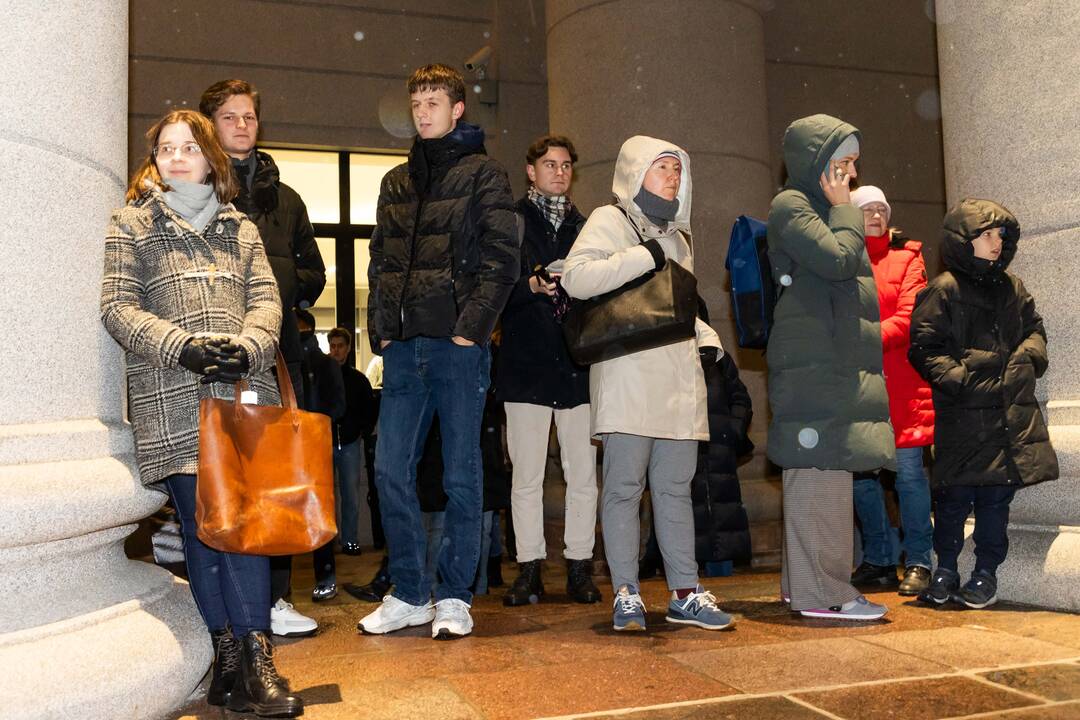 Protestas prie Seimo: „Dešimt tylos minučių“