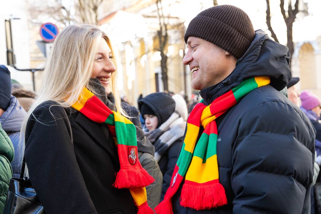 Vasario 16-osios minėjimas prie Lietuvos nepriklausomybės signatarų namų Vilniuje