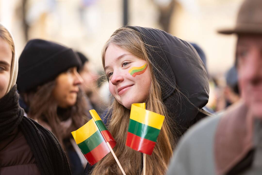 Vasario 16-osios minėjimas prie Lietuvos nepriklausomybės signatarų namų Vilniuje