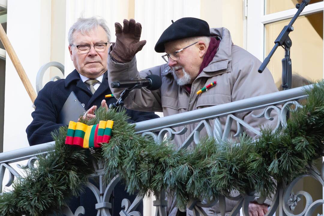 Vasario 16-osios minėjimas prie Lietuvos nepriklausomybės signatarų namų Vilniuje