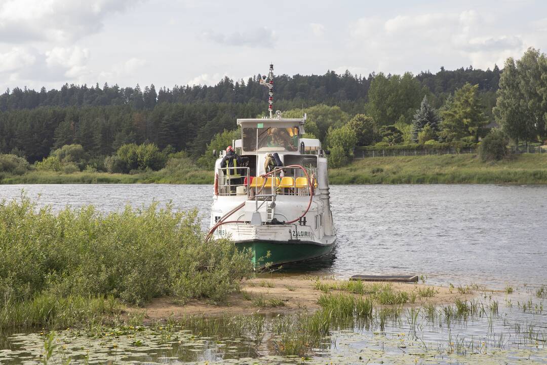 Pakaunėje degė laivas „Žalgiris“