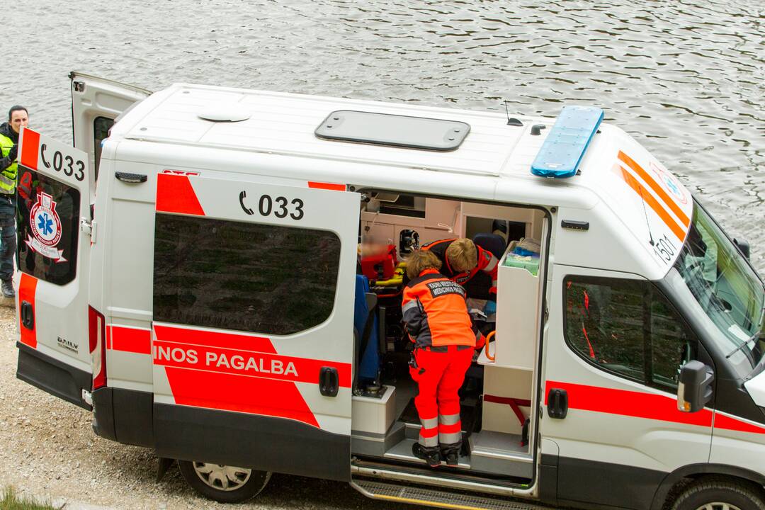 Incidentai: išpuolių gruodį netrūko ir Kaune – girti jaunuoliai apstumdė GMP automobilio vairuotoją, girta moteris įspyrė slaugytojai į blauzdą.