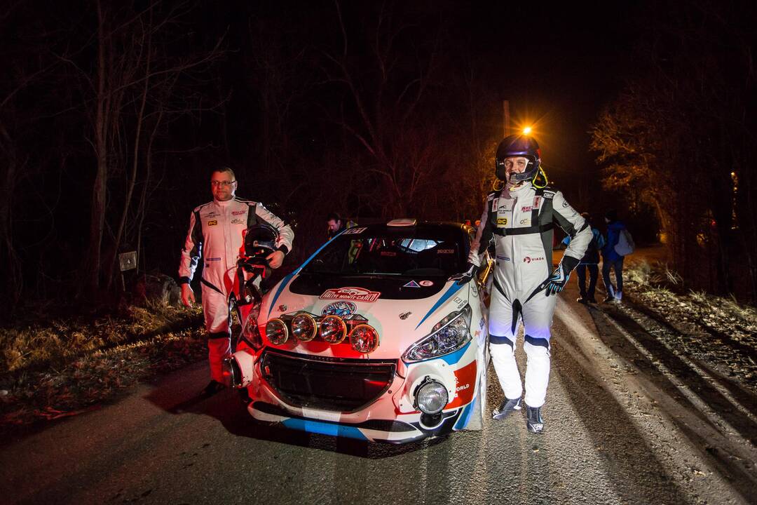 Sniegas: jo antrajame WRC etape netrūks. Tad sportininkams sportiniame automobilyje organizatoriai pataria turėti ir kastuvą.