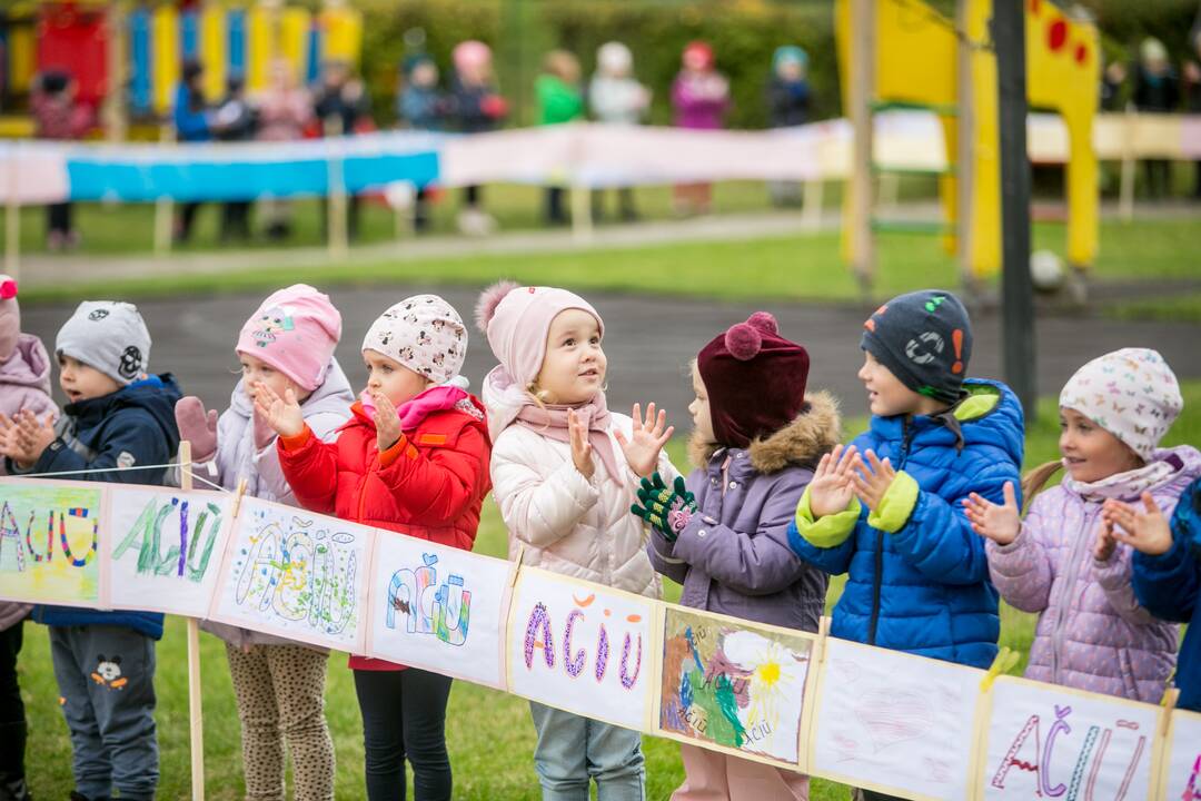 Rekordinis mažųjų kauniečių sveikinimas mokytojams