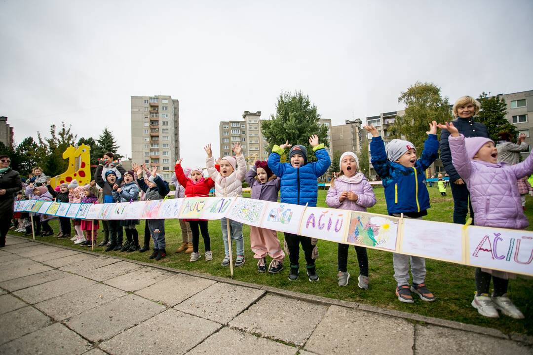 Rekordinis mažųjų kauniečių sveikinimas mokytojams