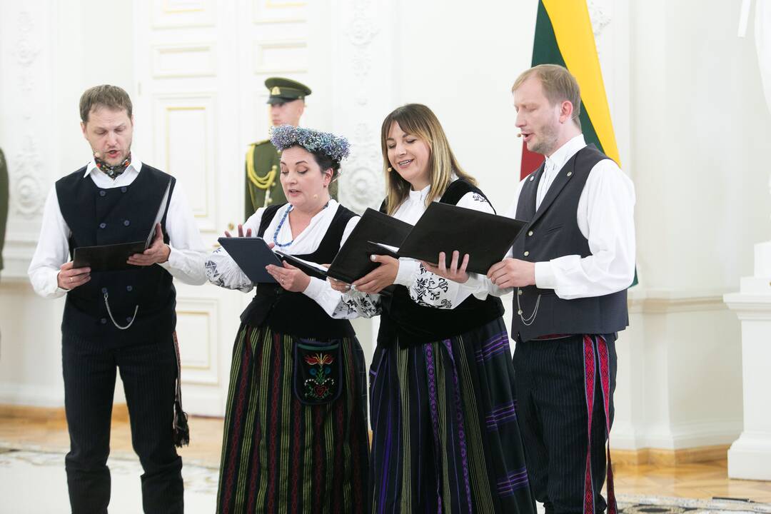 Valstybės apdovanojimų įteikimo ceremonija Lietuvos Prezidento rūmuose