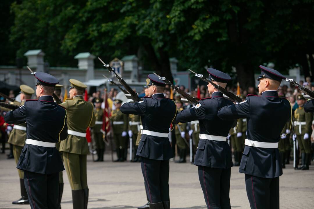 Valstybės vėliavų pakėlimo ceremonija Prezidentūroje