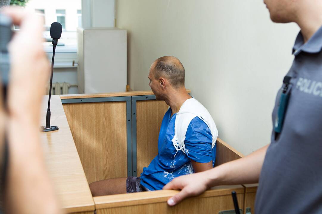 Įtariamasis nužudymu Romainiuose atvestas į teismą