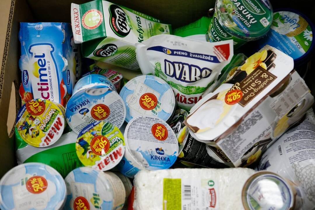Leidus prekiauti pasibaigusio galiojimo maisto produktais, jų prekybininkai nesiūlo 