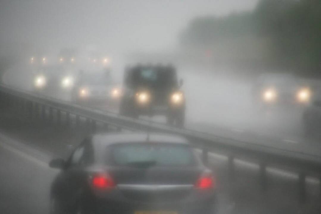 Naktį eismo sąlygas sunkins plikledis, lijundra