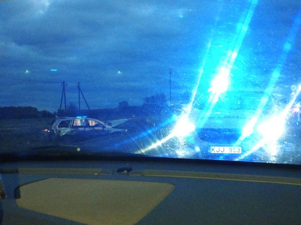 Tragedija Širvintų rajone: apvirto girto vairuotojo „Volvo“ – žuvo žmogus, dar vienas sužeistas