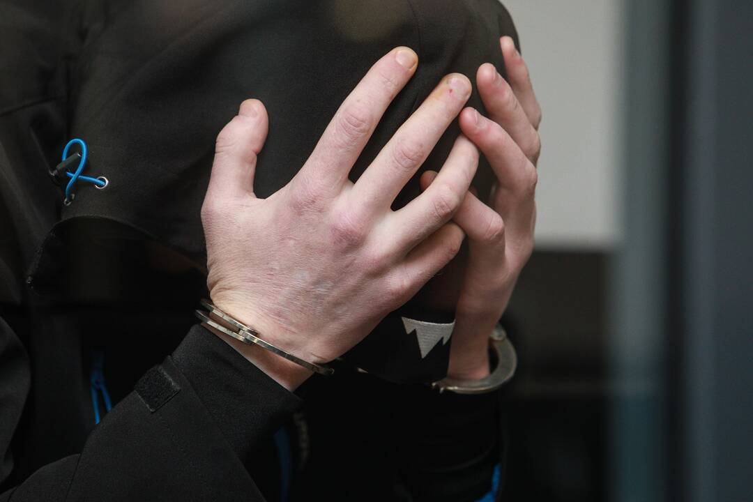 Teismas leido suimti 19-metės nužudymu įtariamą brolį