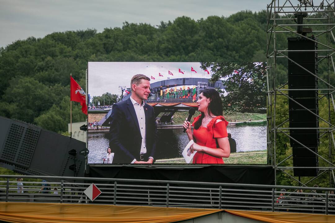 Neries krantinėse Vilniuje – tūkstančiai vėliavų ir „Tautiška giesmė“