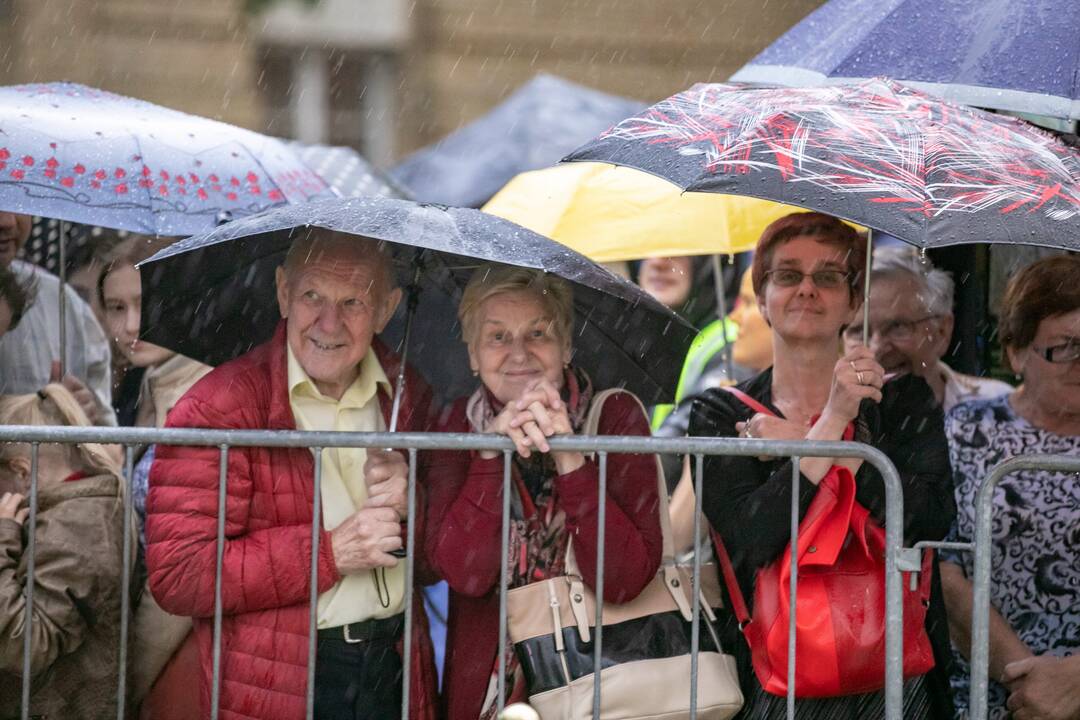 Neries krantinėse Vilniuje – tūkstančiai vėliavų ir „Tautiška giesmė“