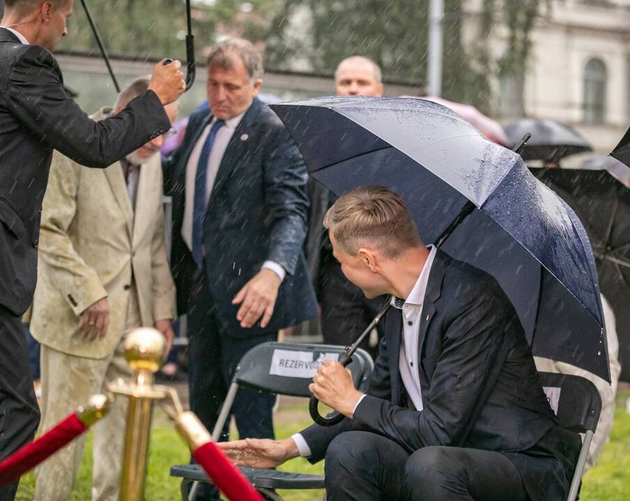 Neries krantinėse Vilniuje – tūkstančiai vėliavų ir „Tautiška giesmė“