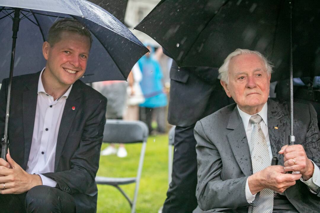 Neries krantinėse Vilniuje – tūkstančiai vėliavų ir „Tautiška giesmė“