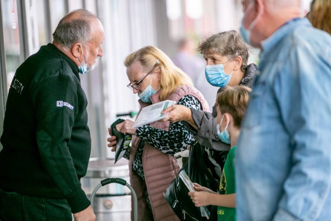 Ekonomistas: lietuviai gali džiaugtis mažiausiais COVID-19 suvaržymais ir didžiausia laisve