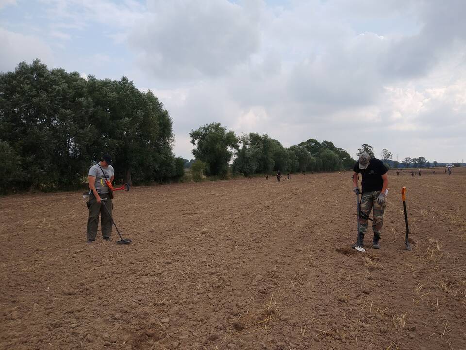 Praverčia: archeologai patvirtina, kad profesionalių metalo ieškiklių naudotojų pagalba yra naudinga atliekant tyrimus.