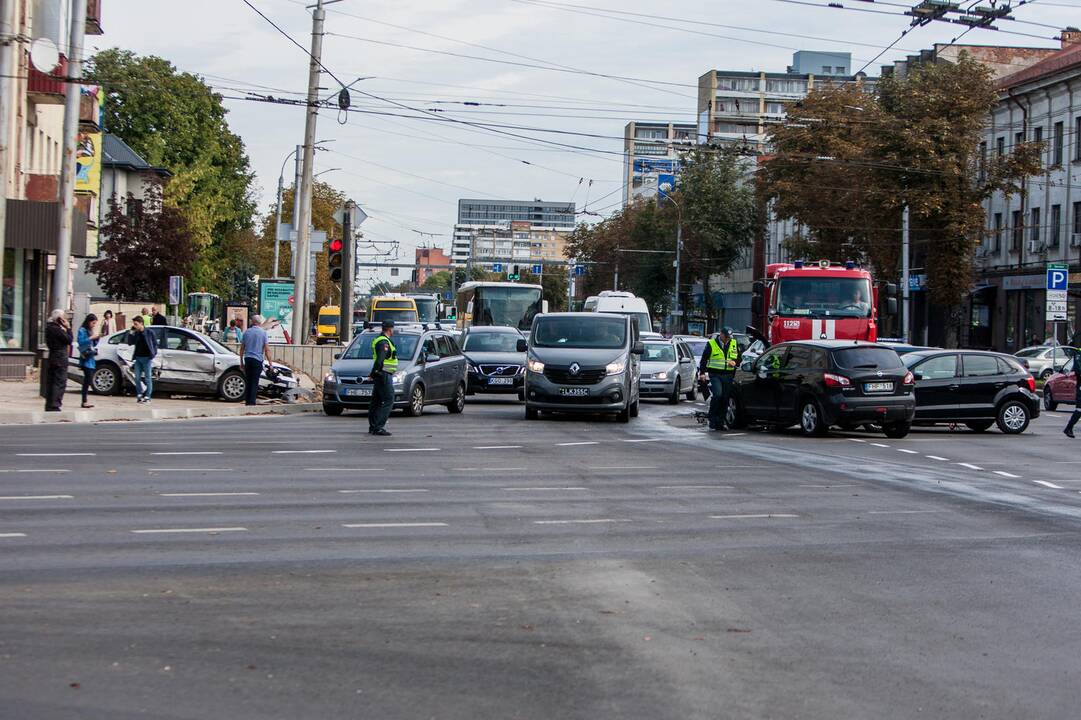 Avarija Savanorių ir Taikos prospektų sankryžoje