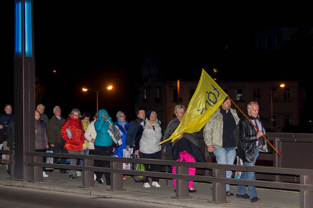 Į susitikimą su popiežiumi Kaune rinkosi maldininkai