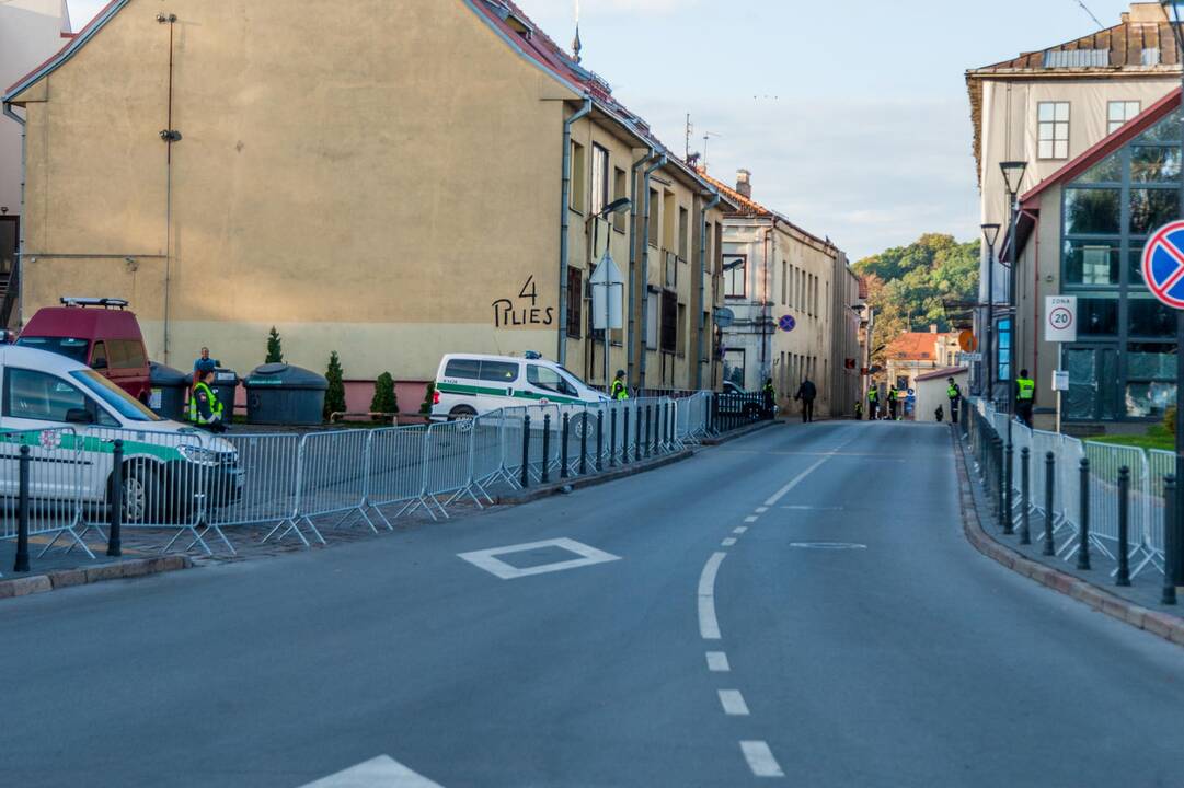 Žmonės rinkosi į šv. Mišias Santakoje