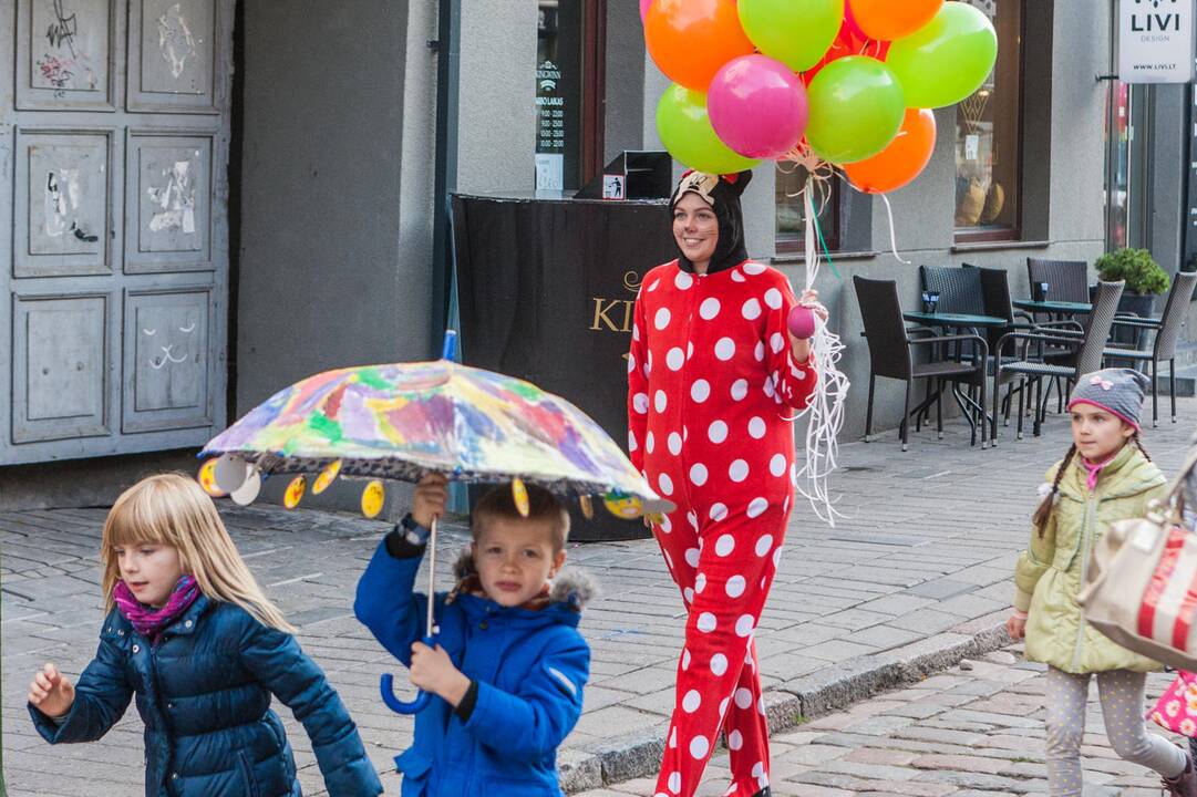 Mažieji kauniečiai Senamiestyje dovanojo šypsenas