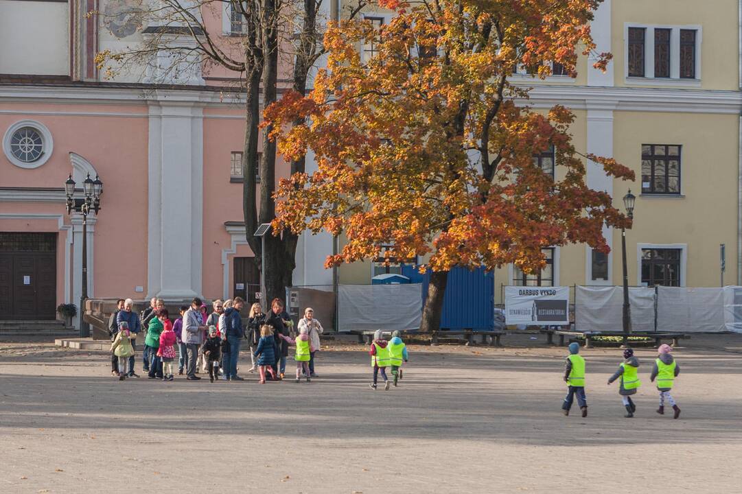 Mažieji kauniečiai Senamiestyje dovanojo šypsenas
