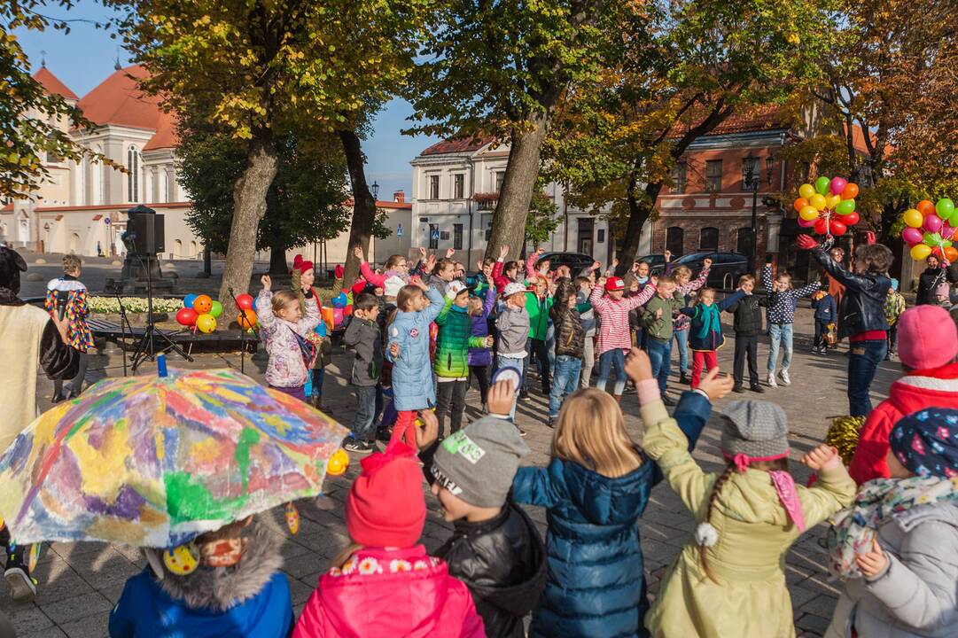 Mažieji kauniečiai Senamiestyje dovanojo šypsenas
