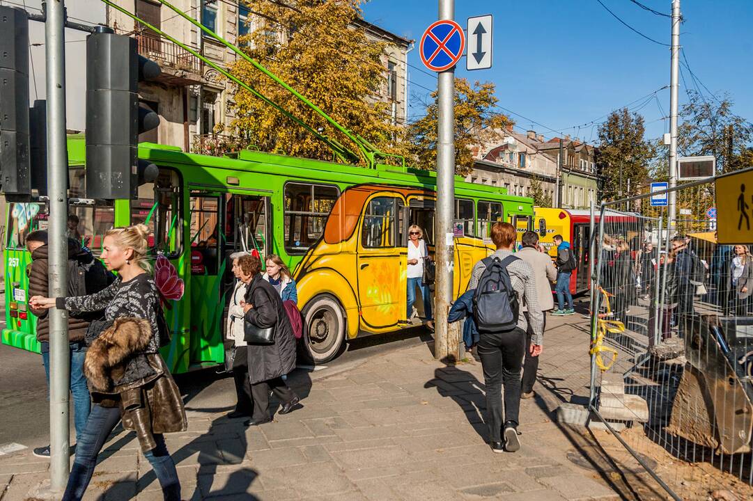 Išmargintas senasis troleibusas Kaune