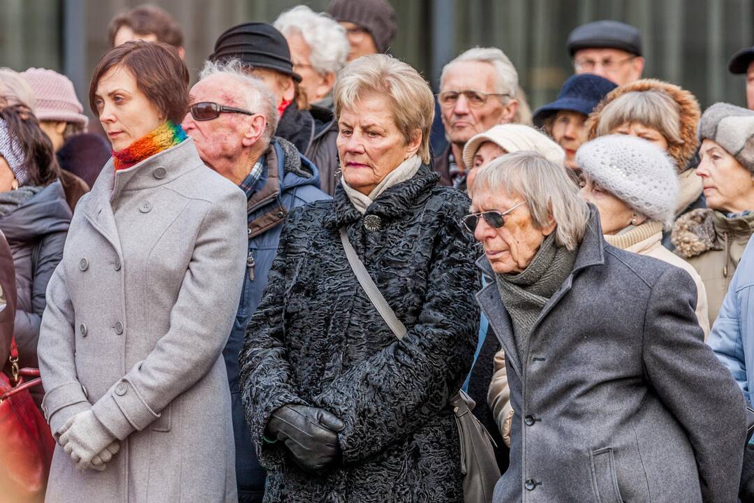 Kaune atidengta paminklinė plokštė sušaudytiems ministrams