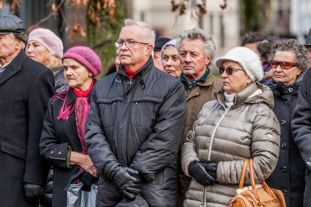 Kaune atidengta paminklinė plokštė sušaudytiems ministrams