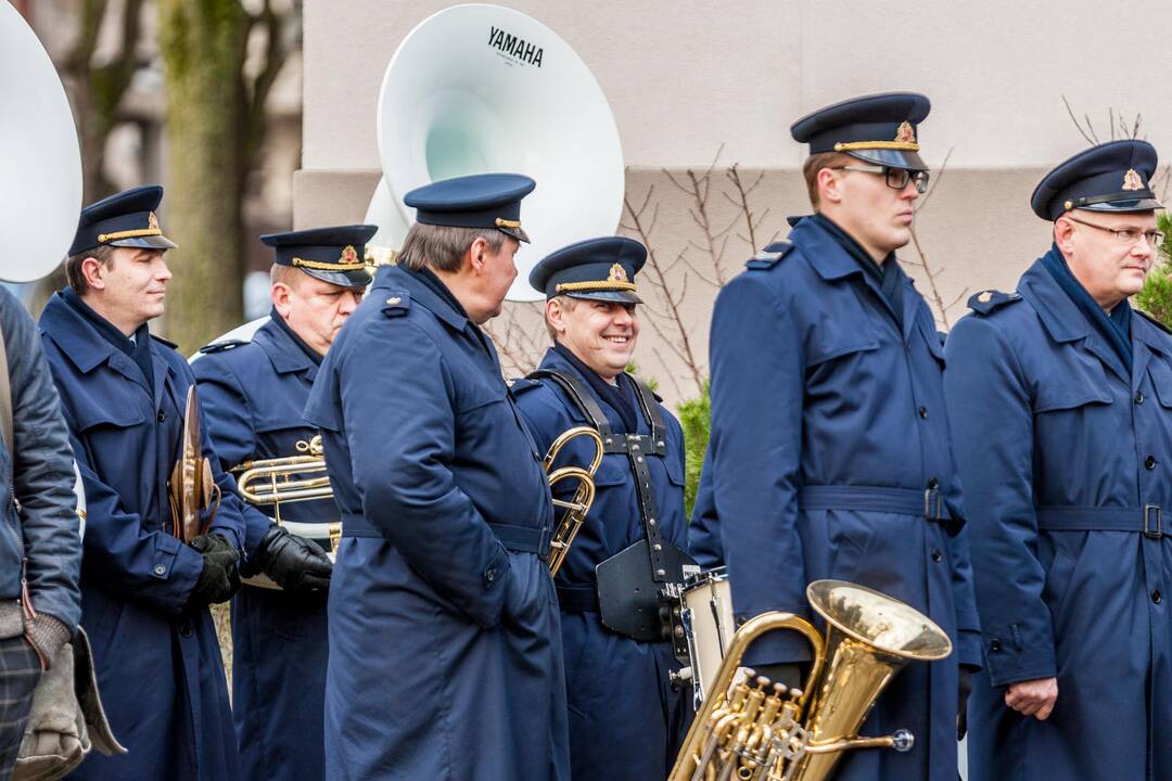 Kaune atidengta paminklinė plokštė sušaudytiems ministrams