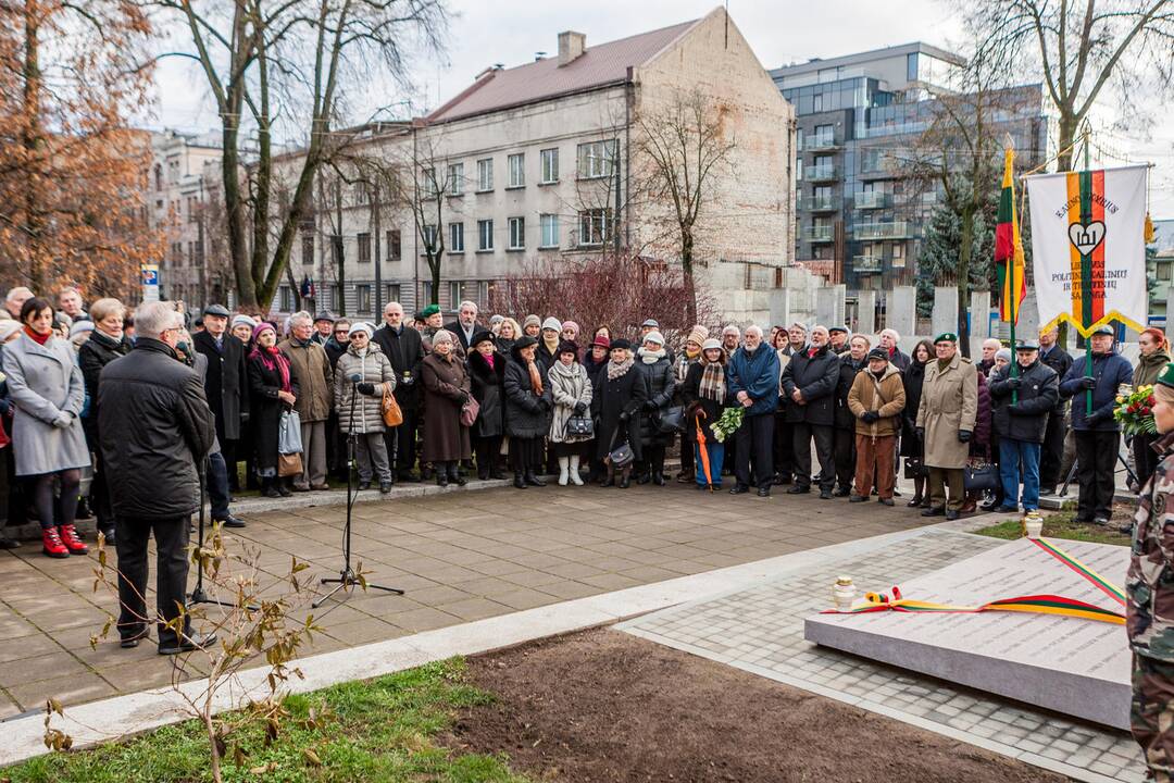 Kaune atidengta paminklinė plokštė sušaudytiems ministrams