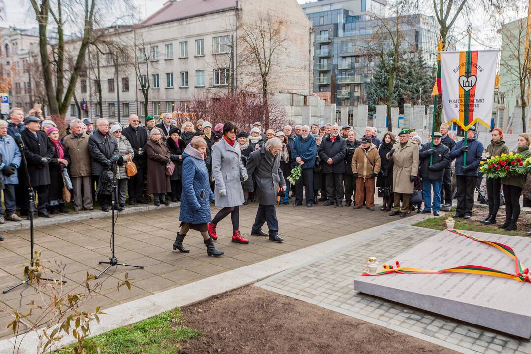 Kaune atidengta paminklinė plokštė sušaudytiems ministrams