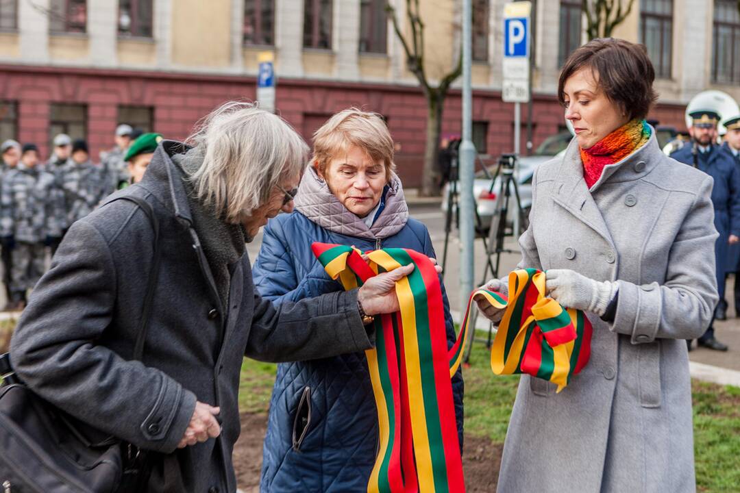 Kaune atidengta paminklinė plokštė sušaudytiems ministrams