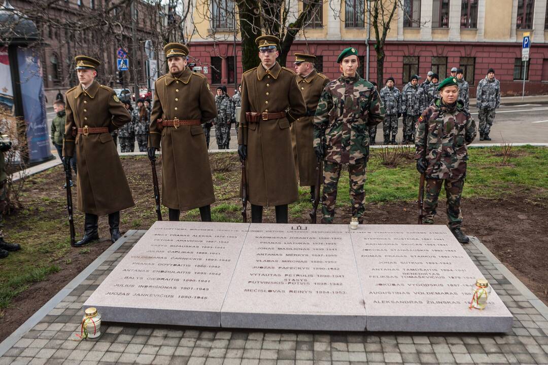 Kaune atidengta paminklinė plokštė sušaudytiems ministrams