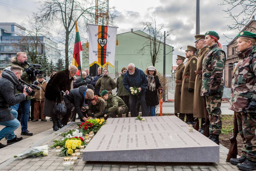 Kaune atidengta paminklinė plokštė sušaudytiems ministrams