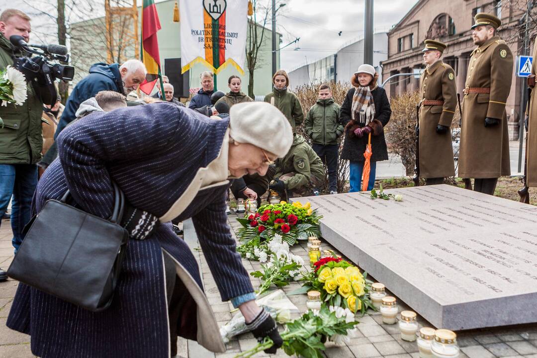 Kaune atidengta paminklinė plokštė sušaudytiems ministrams