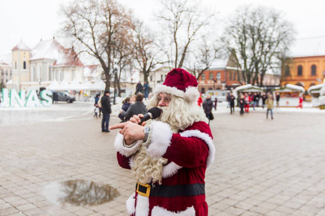 Kalėdų Seneliai į Rotušės aikštę suvažiavo keturračiais