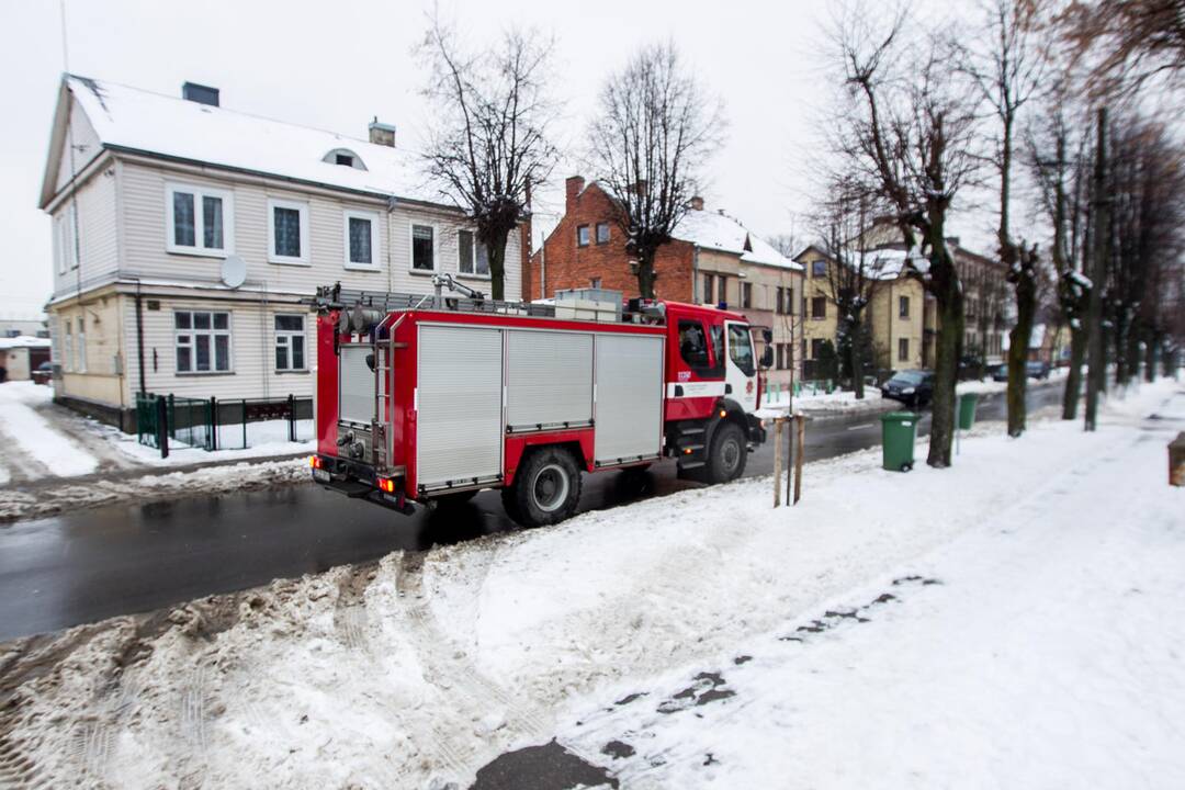 Žaliakalnyje užsidegė neišvalytas kaminas