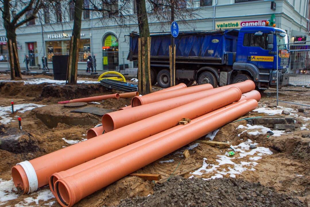 Klojamas naujas Laisvės alėjos grindinys